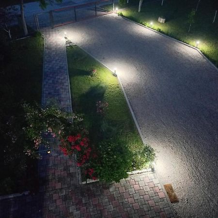 Studio Apartman Azra Kulen Vakuf Bagian luar foto