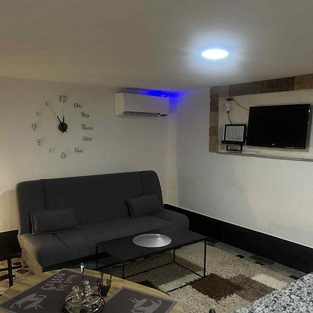 Studio Apartman Azra Kulen Vakuf Bagian luar foto