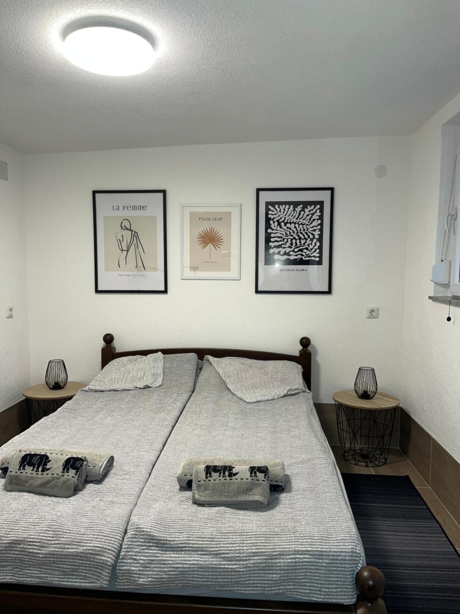 Studio Apartman Azra Kulen Vakuf Bagian luar foto