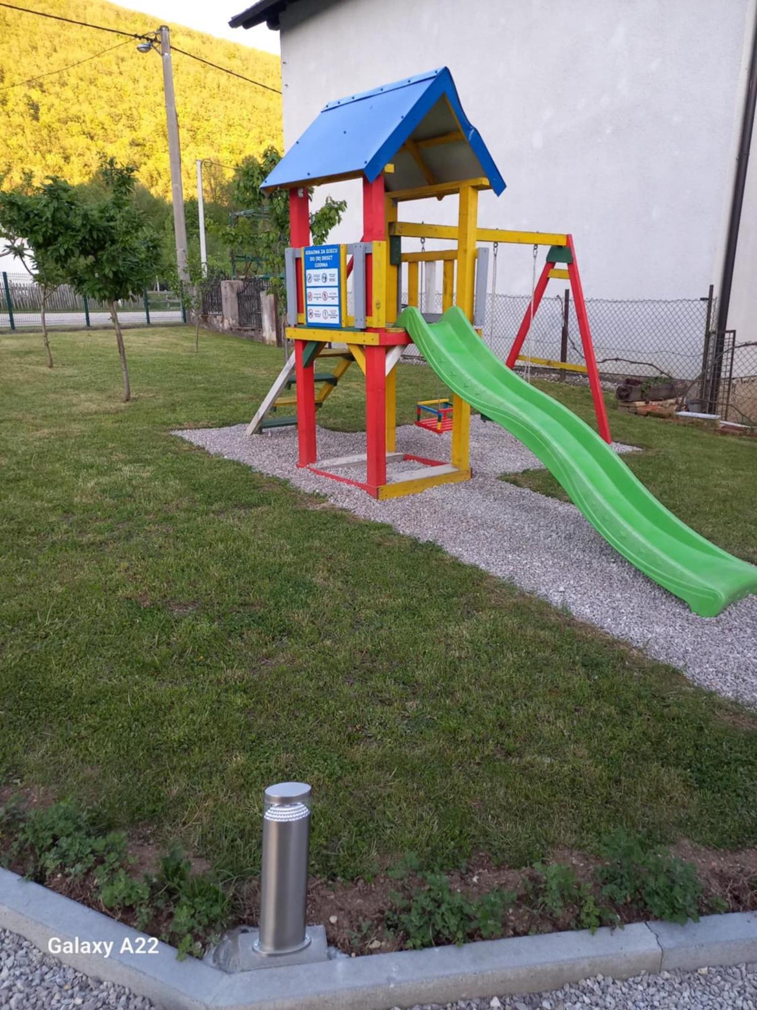 Studio Apartman Azra Kulen Vakuf Bagian luar foto