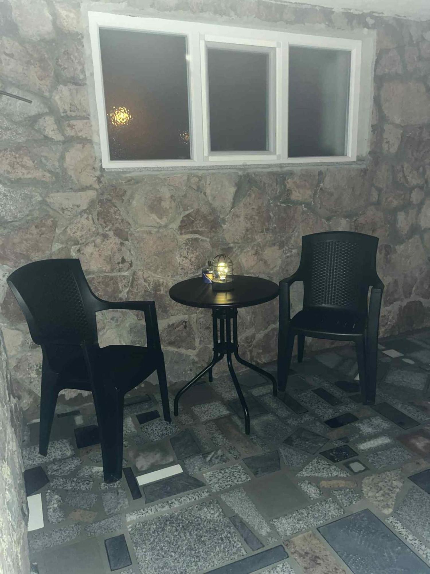 Studio Apartman Azra Kulen Vakuf Bagian luar foto