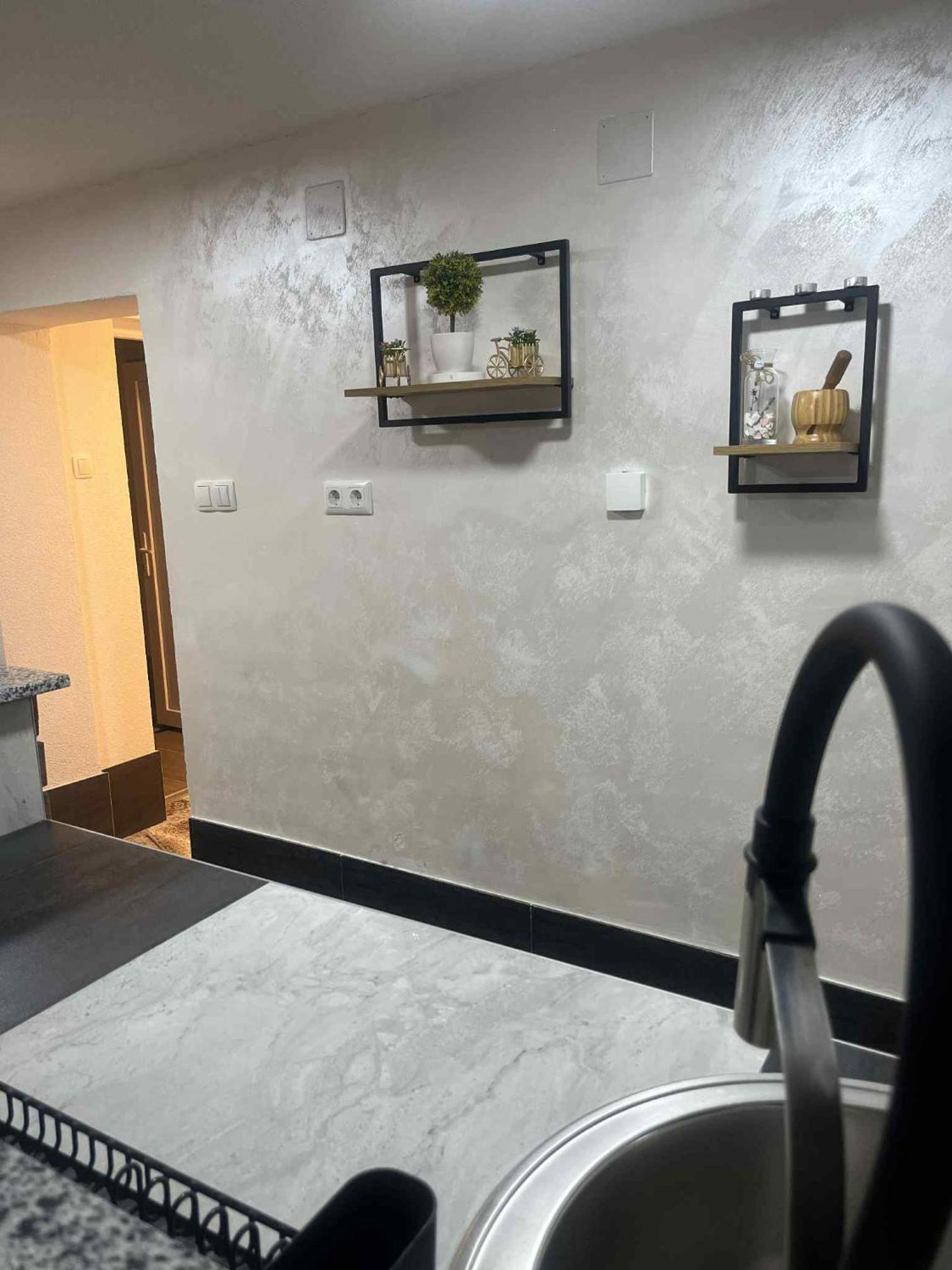 Studio Apartman Azra Kulen Vakuf Bagian luar foto